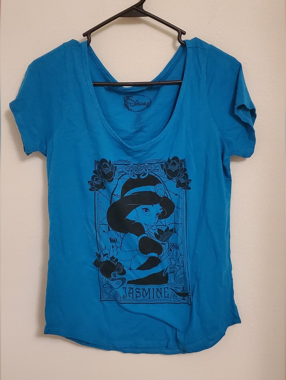 Disney Princess Jasmine Blue Graphic Scoop Neck Tee Size Large
